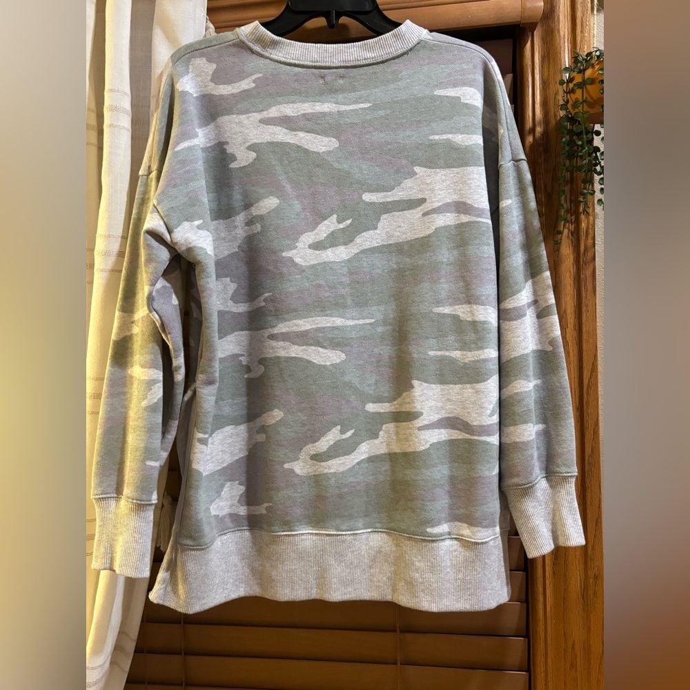 Aerie Women's Gray and Camouflage Sweater - Picture 5 of 6